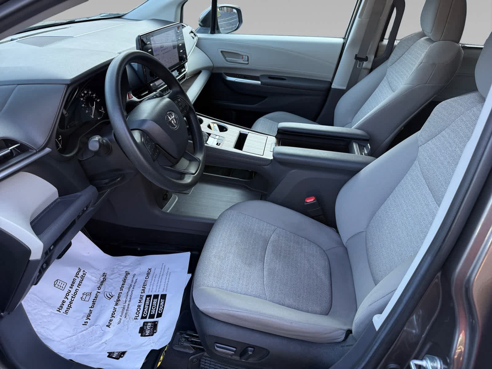 Used 2024 Toyota Sienna LE AWD/4WD image 11