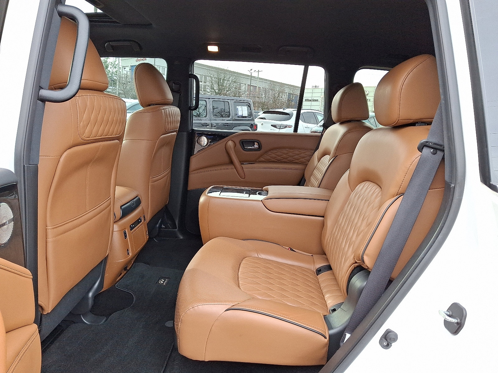 Used 2024 INFINITI QX80 Sensory image 11