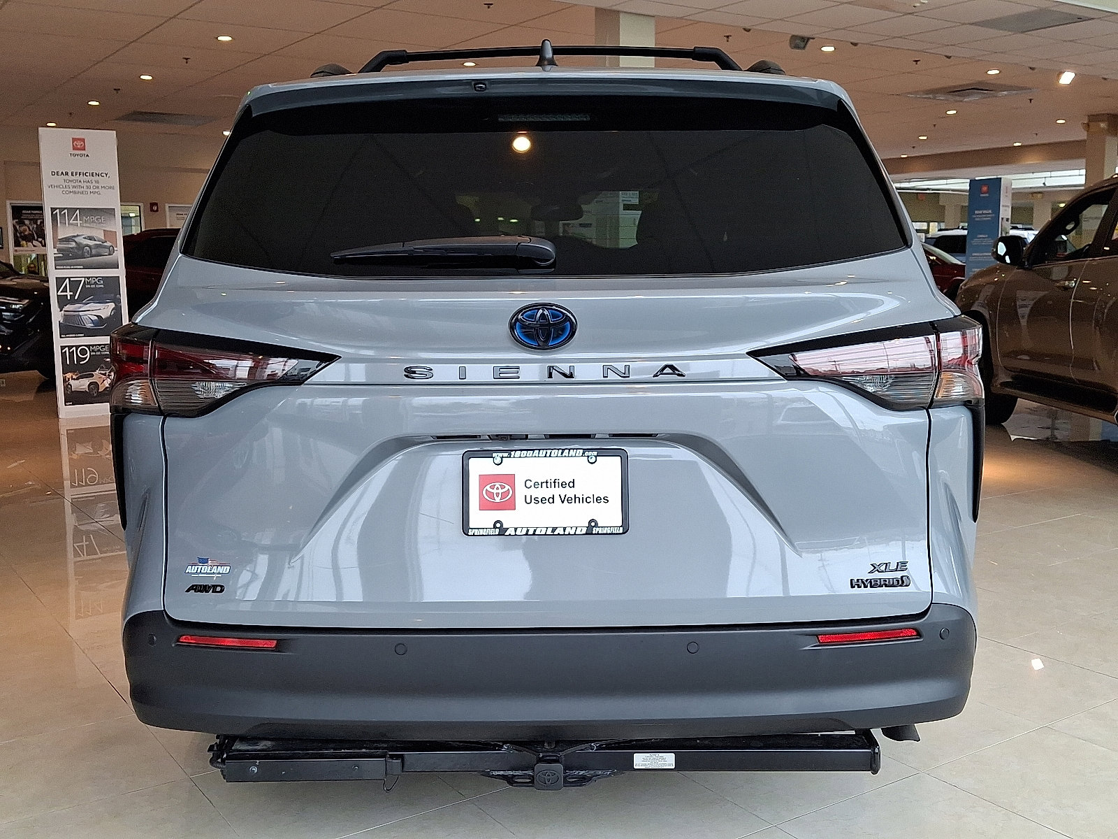 Certified 2023 Toyota Sienna XLE Woodland Edition image 6