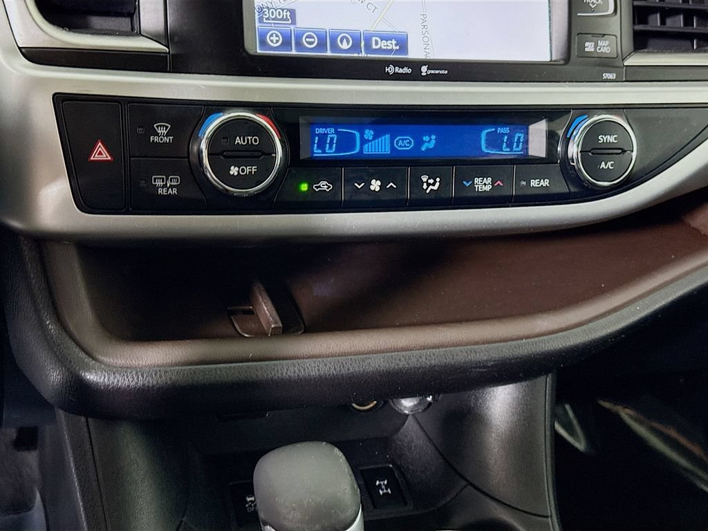 Used 2014 Toyota Highlander XLE AWD/4WD image 8