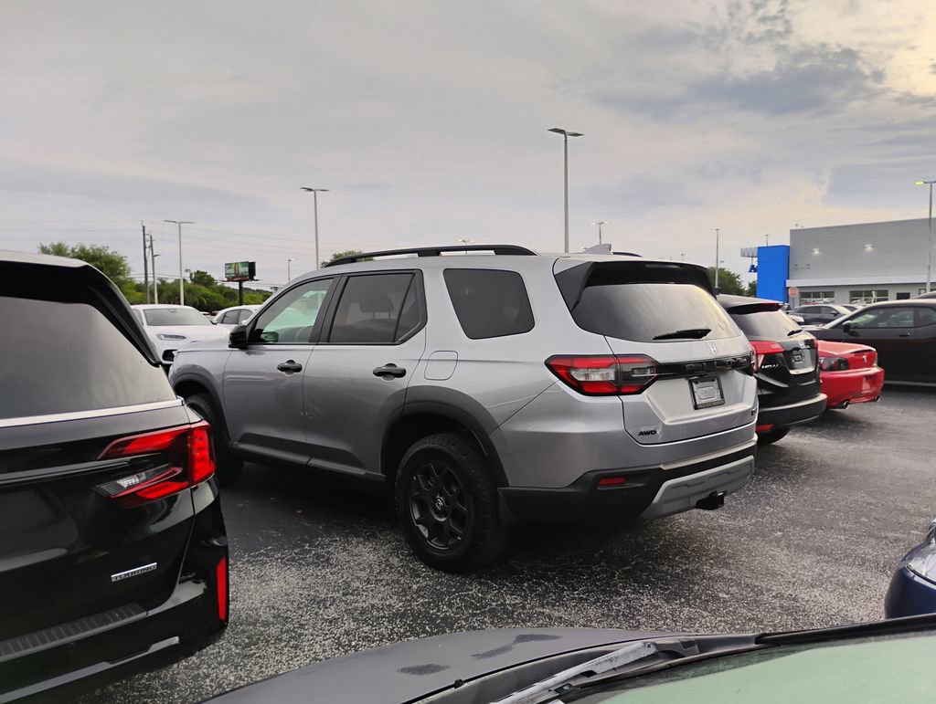 Used 2025 Honda Pilot TrailSport image 5