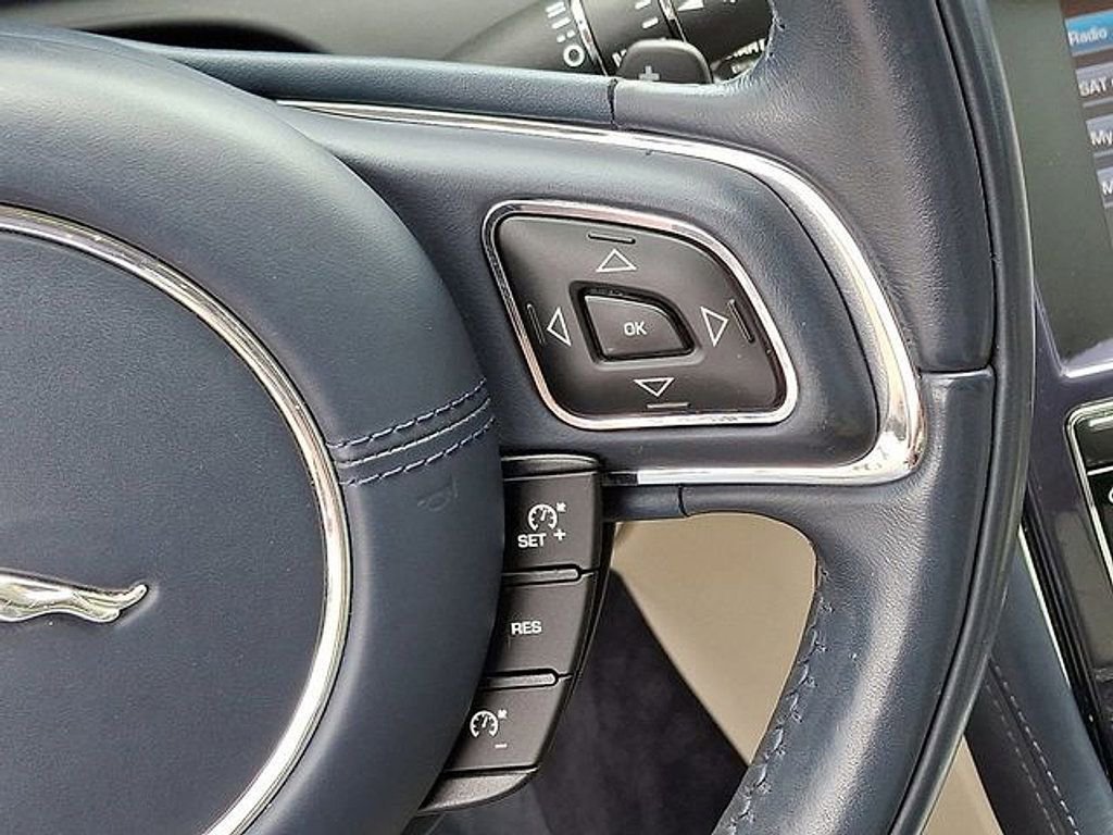 Used 2011 Jaguar XJ image 22