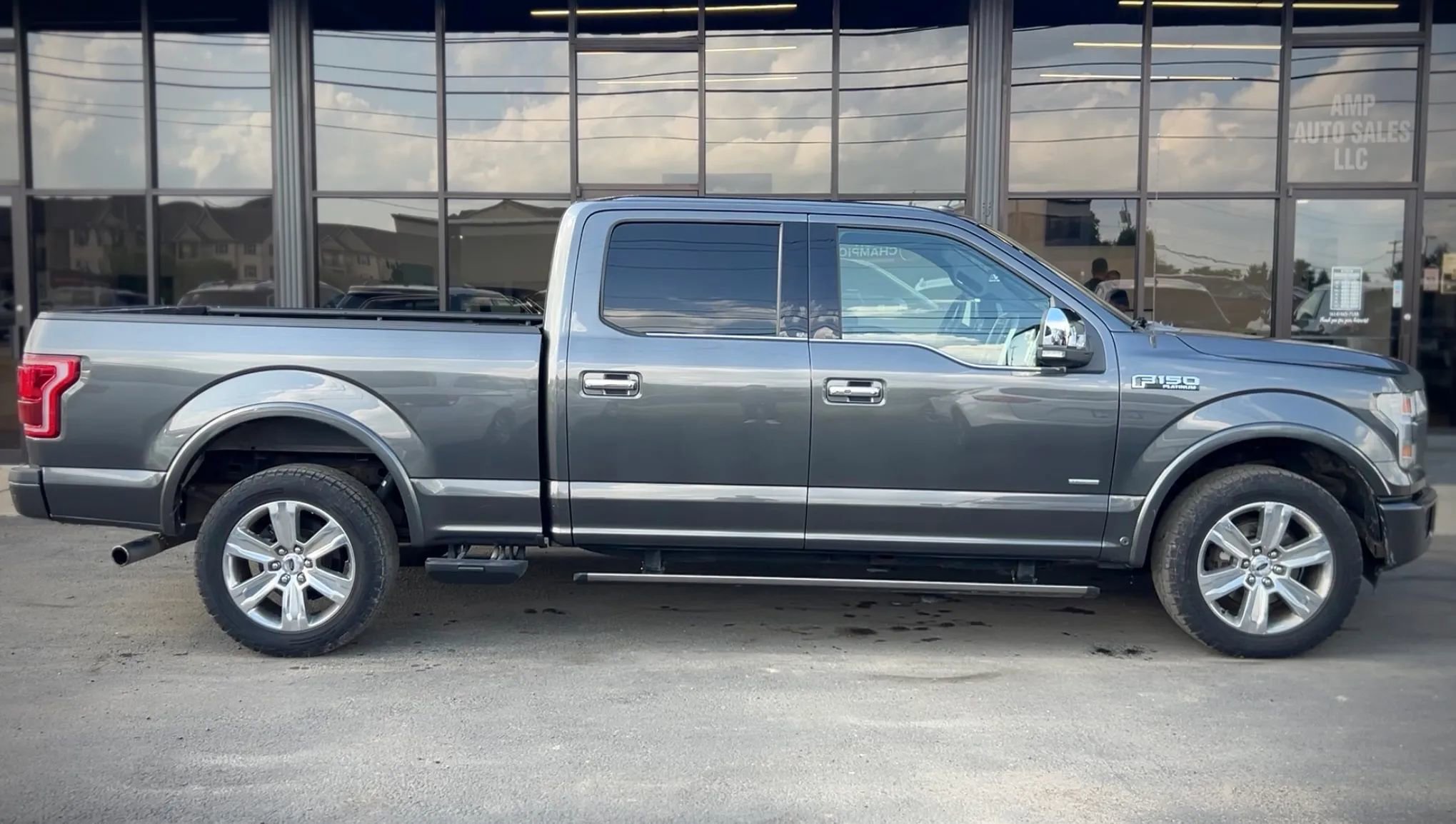 Used 2016 Ford F150 Platinum w/ Equipment Group 701A Luxury AWD/4WD image 2