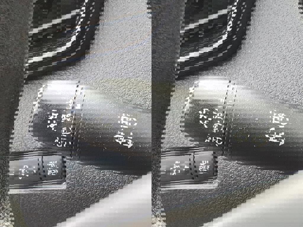 Used 2020 Nissan Rogue Sport S image 17