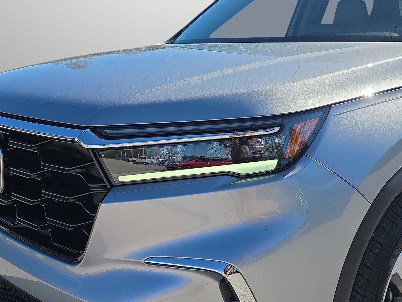 Used 2025 Honda Pilot Touring image 6