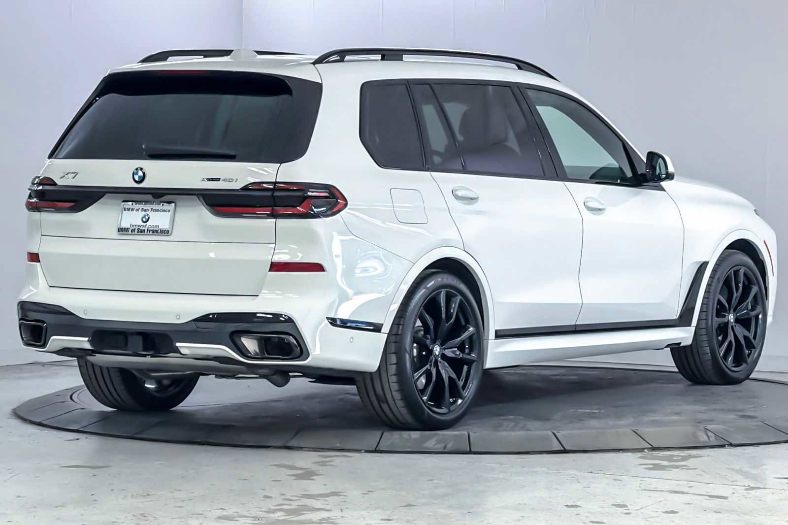 Used 2026 BMW X7 xDrive40i w/ M Sport Package image 2