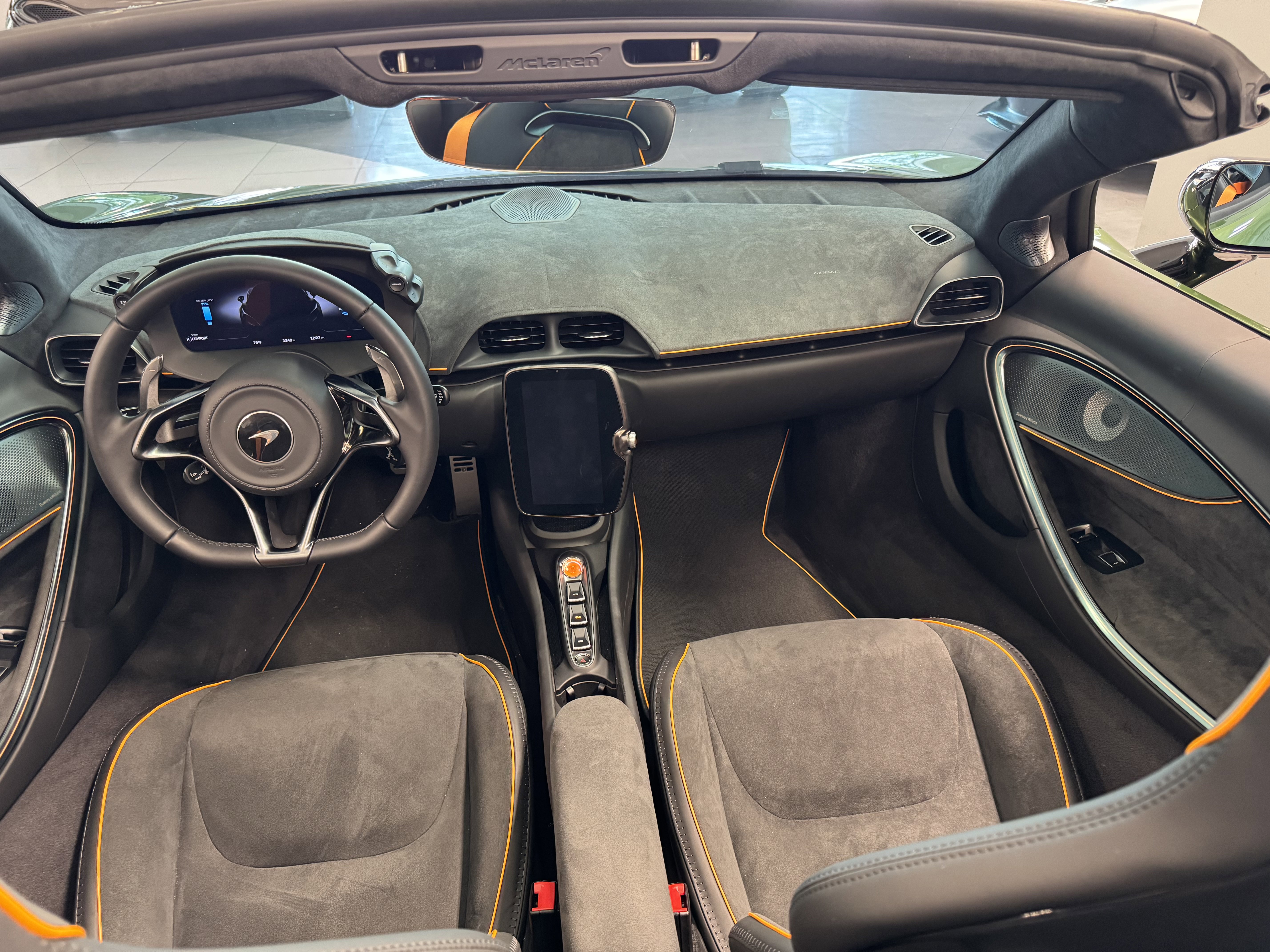 Used 2025 McLaren Artura Spider image 14