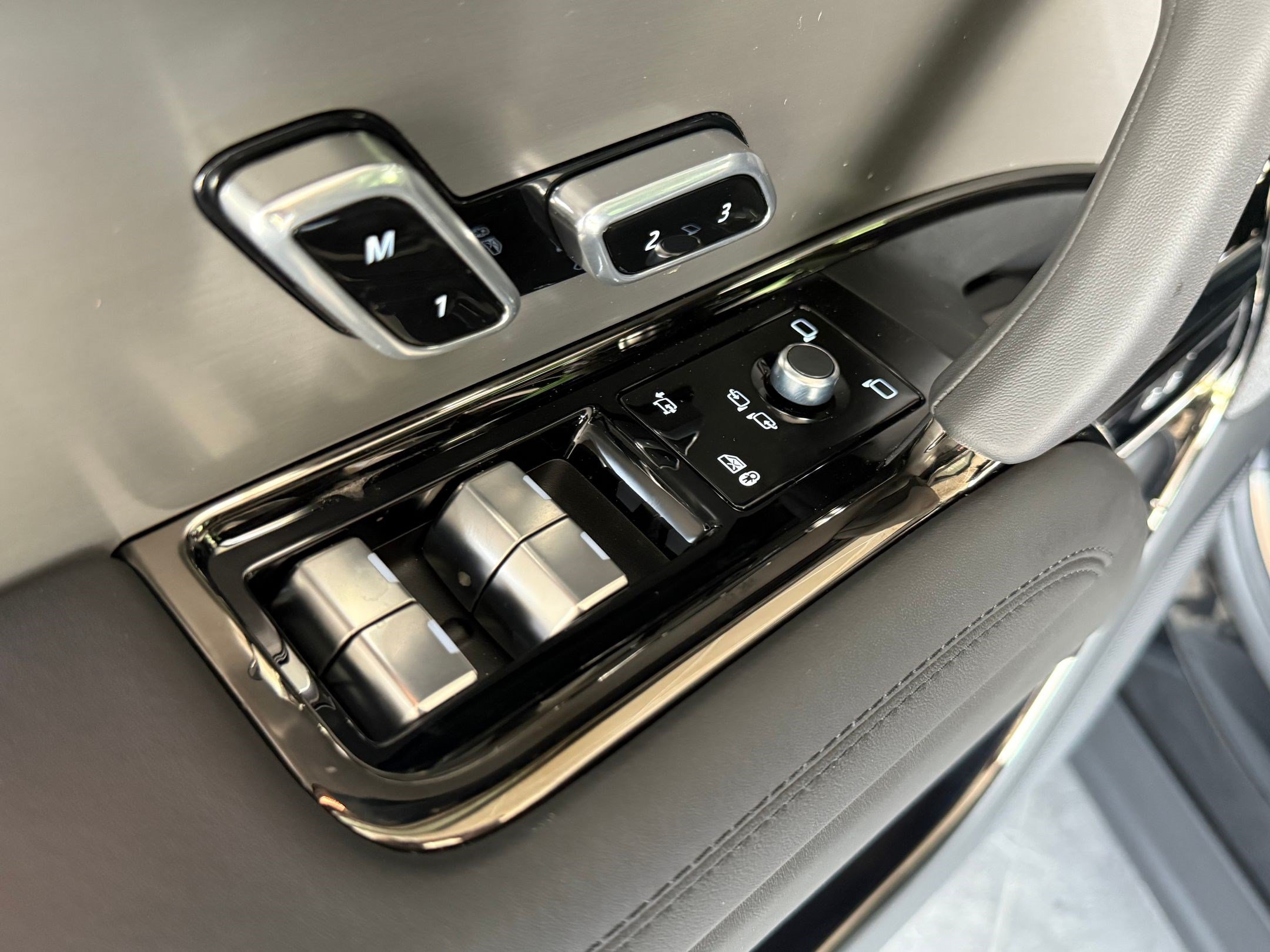 New 2026 Land Rover Range Rover Sport Dynamic SE AWD/4WD image 11