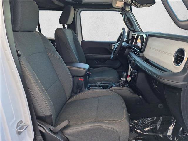 Used 2024 Jeep Wrangler Unlimited Sahara AWD/4WD image 20