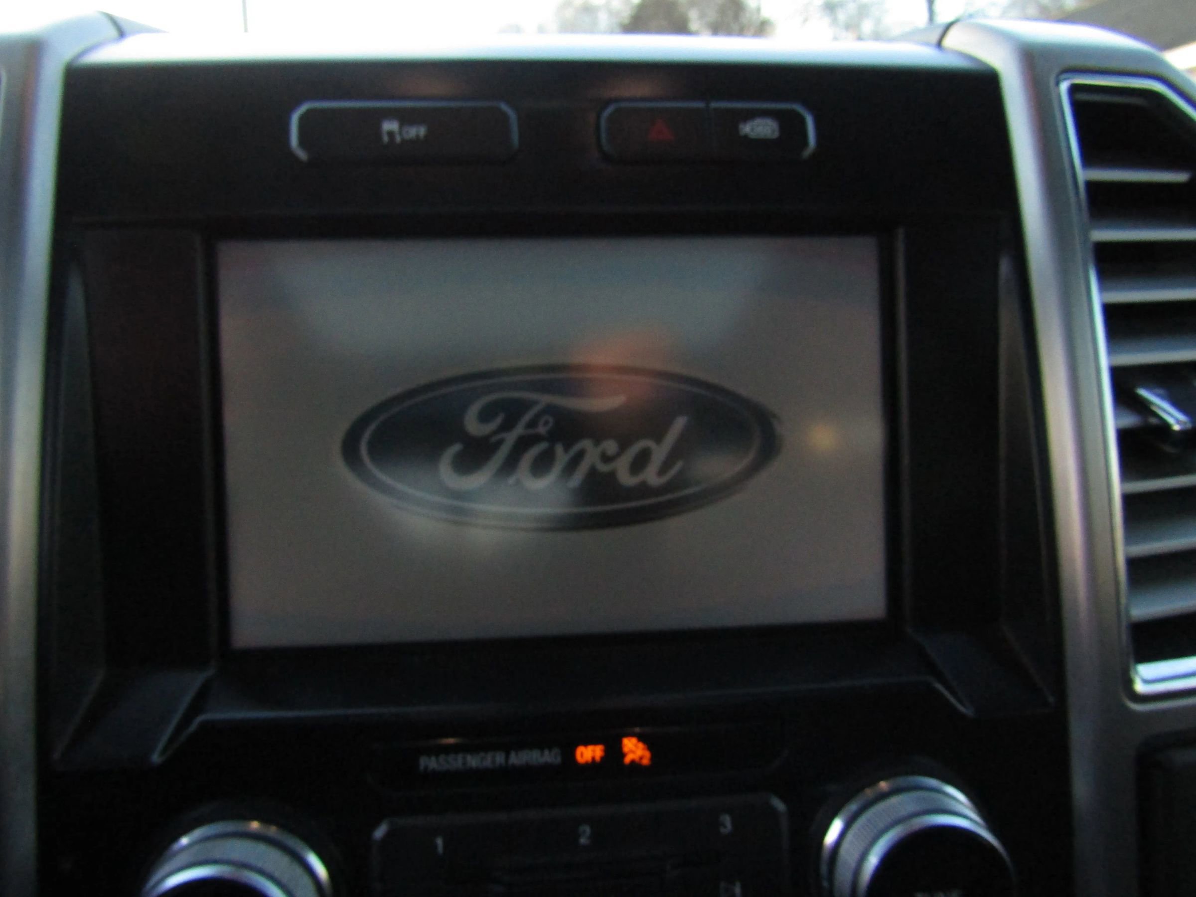 Used 2015 Ford F150 Platinum w/ Equipment Group 701A Luxury image 29