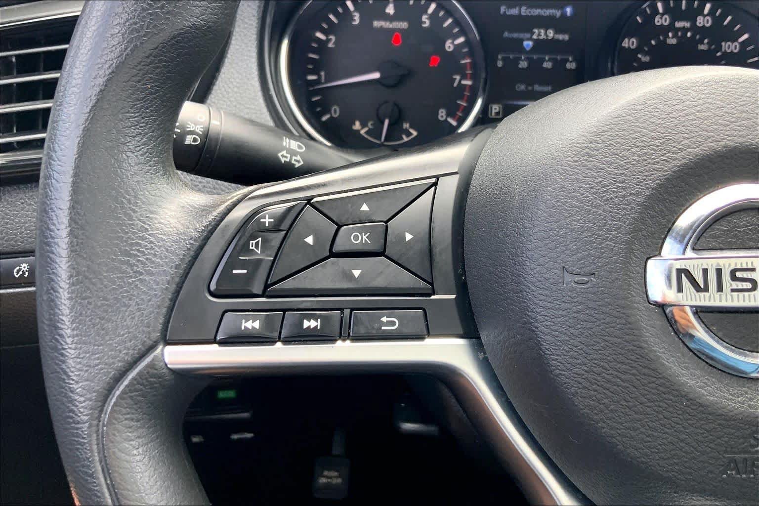 Used 2017 Nissan Rogue S AWD/4WD image 24