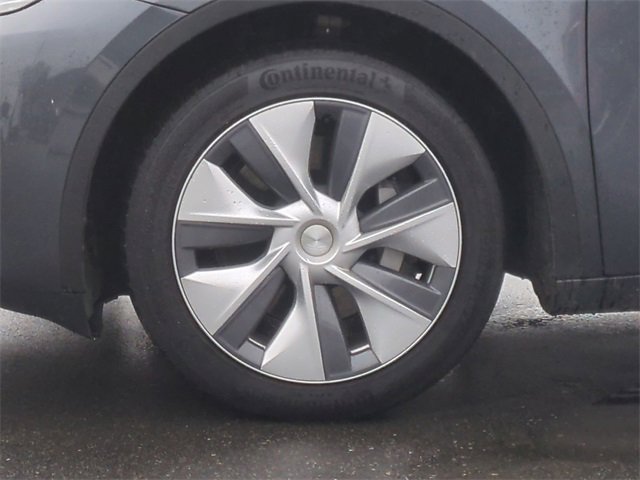 Used 2023 Tesla Model Y Long Range image 17