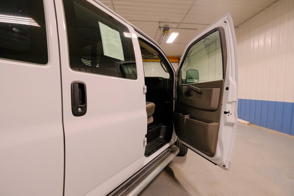 Used 2024 GMC Savana 2500 w/ Driver Convenience Package image 15