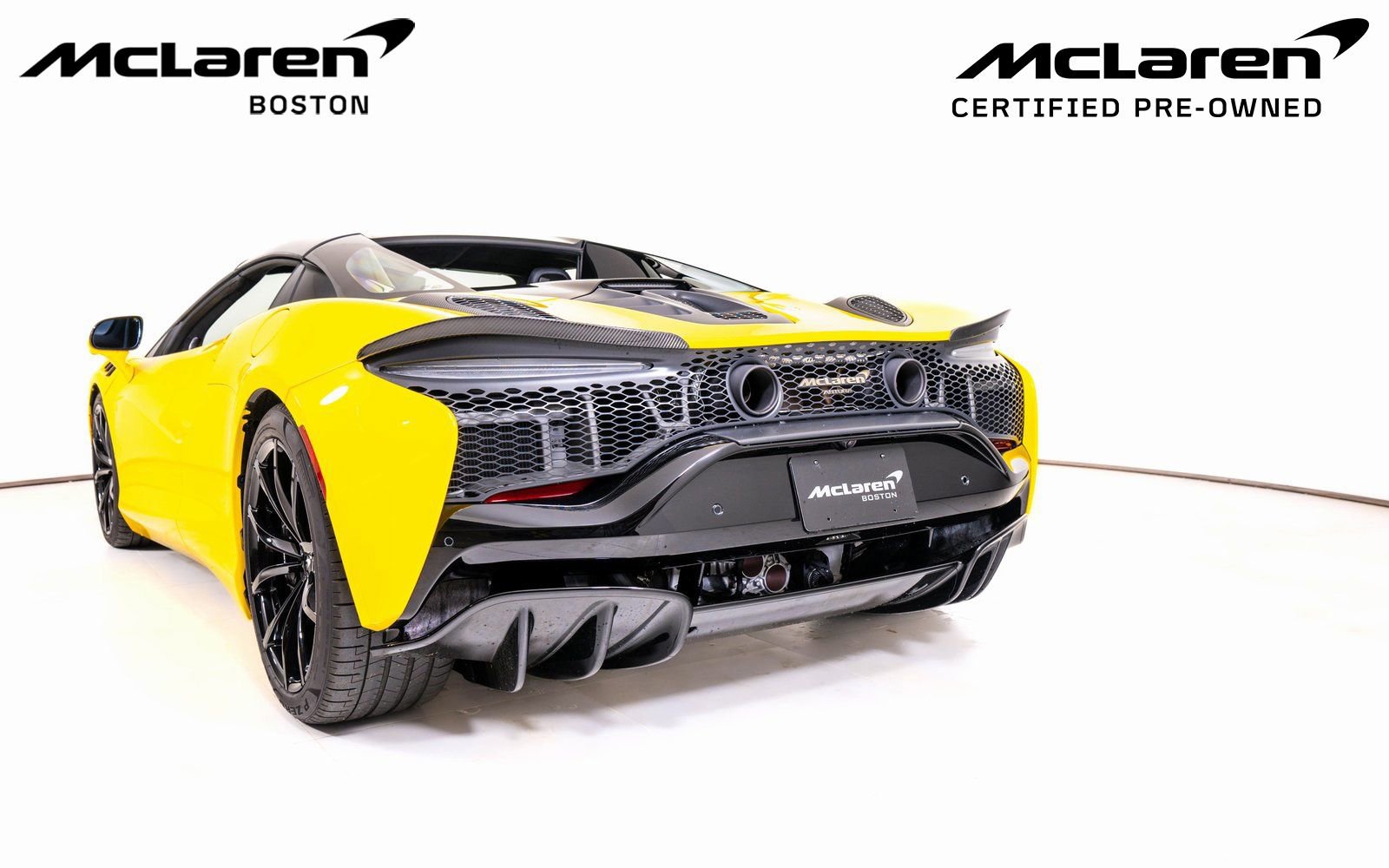 Used 2025 McLaren Artura Spider image 12