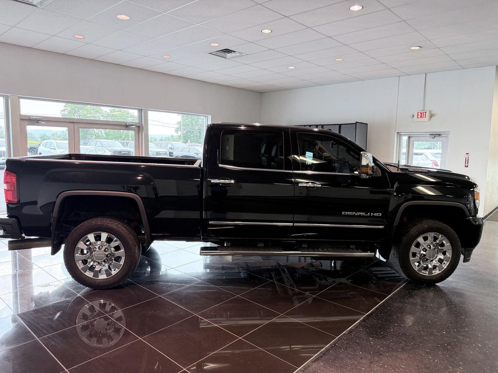 Used 2018 GMC Sierra 2500 Denali w/ Duramax Plus Package AWD/4WD image 20