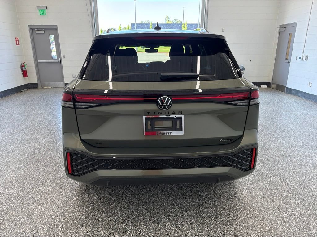 New 2026 Volkswagen Tiguan SE R-Line AWD/4WD image 4