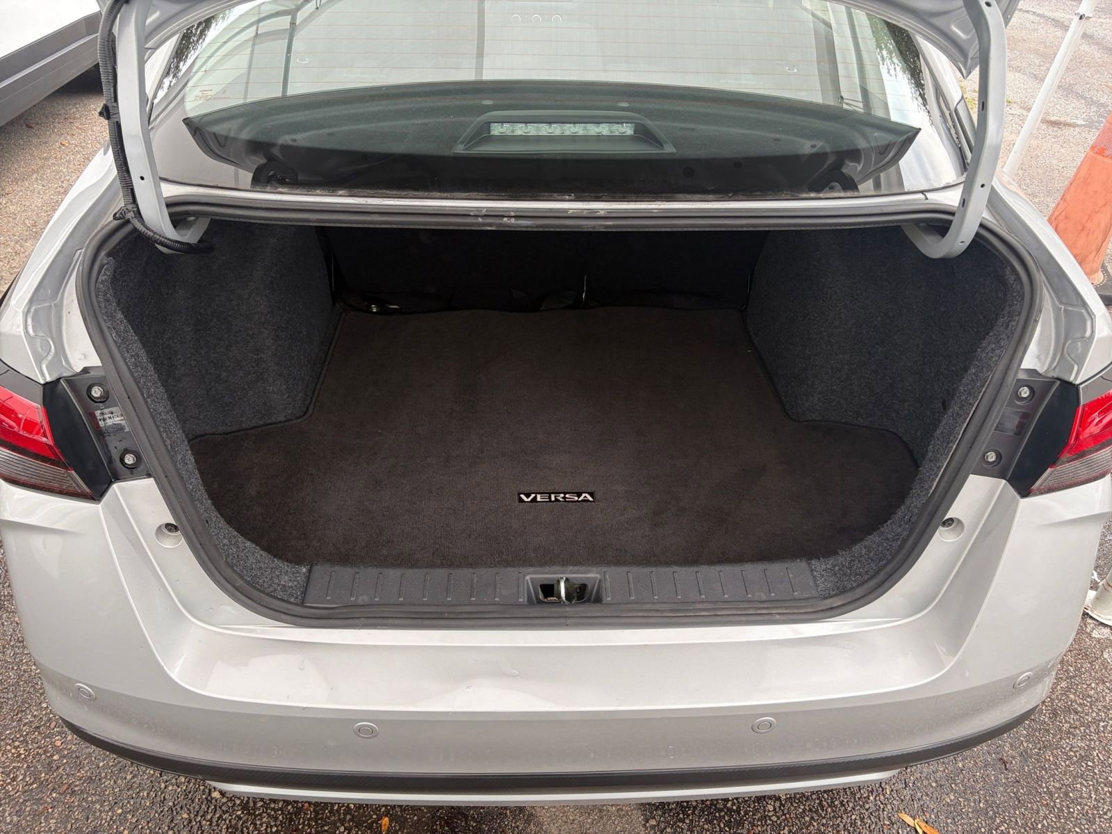Used 2025 Nissan Versa SV FWD image 30