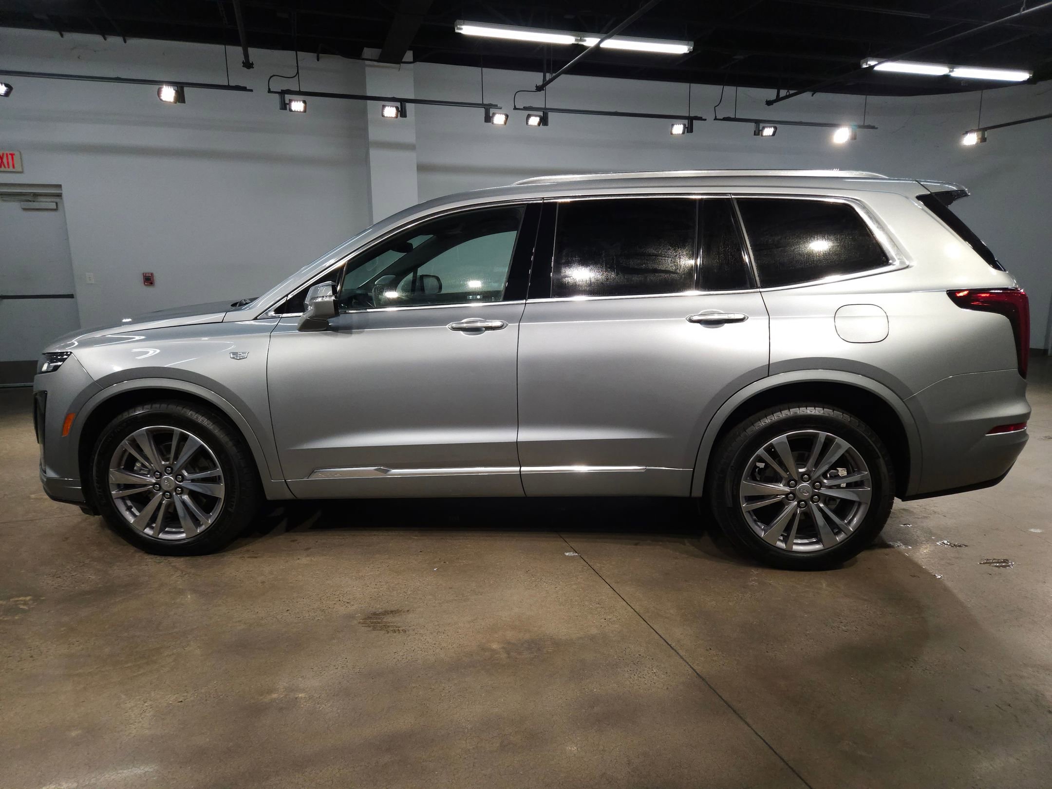 Used 2025 Cadillac XT6 Premium Luxury image 4