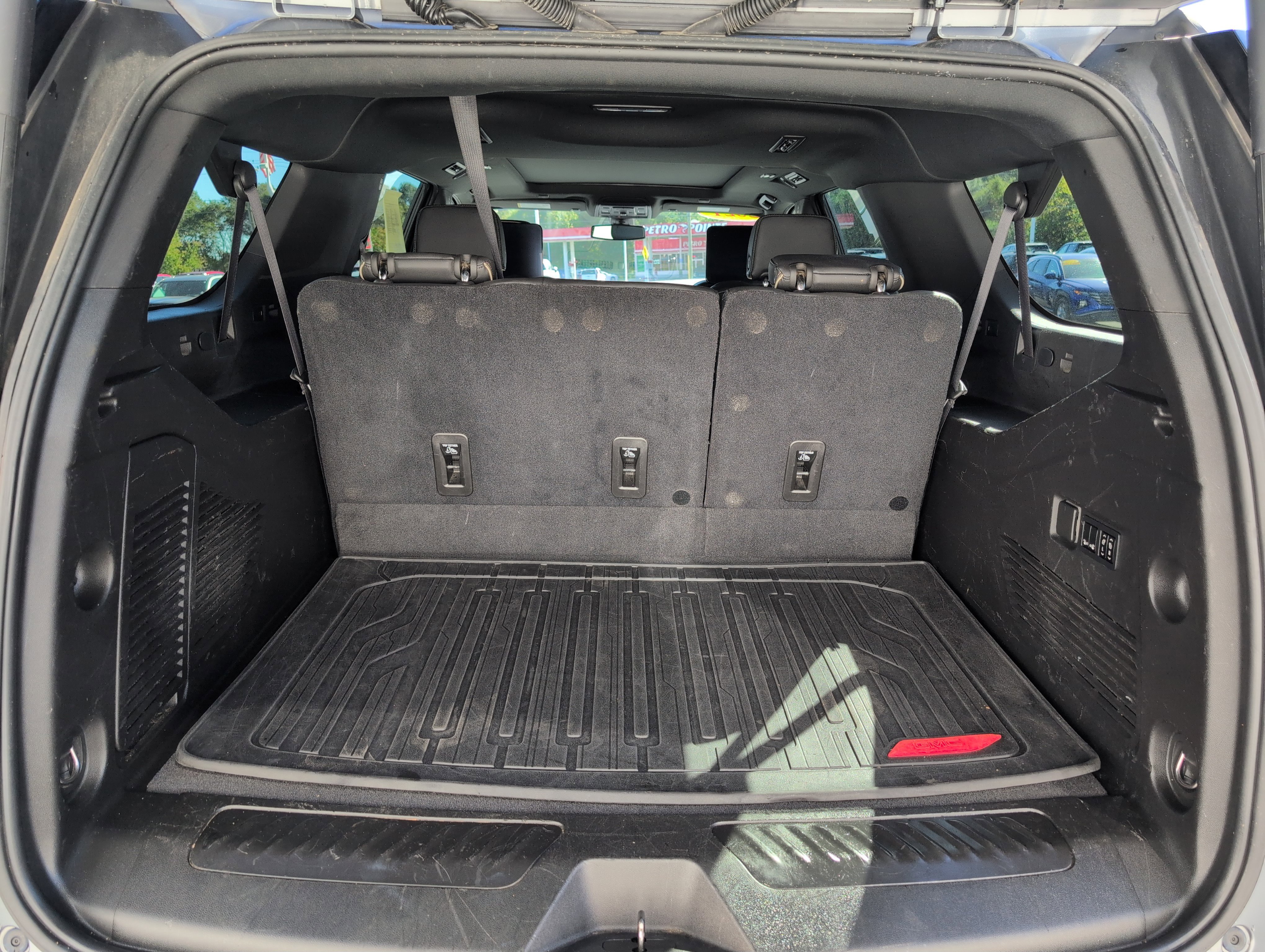 Used 2021 GMC Yukon XL SLT w/ SLT Luxury Plus Package image 9