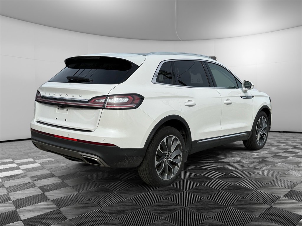 Used 2022 Lincoln Nautilus Reserve w/ Equipment Group 201A image 5