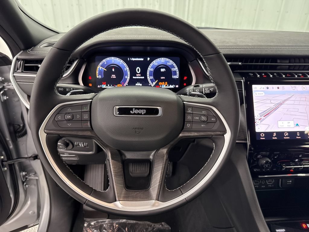 New 2025 Jeep Grand Cherokee L Limited w/ Black Appearance Package AWD/4WD image 23