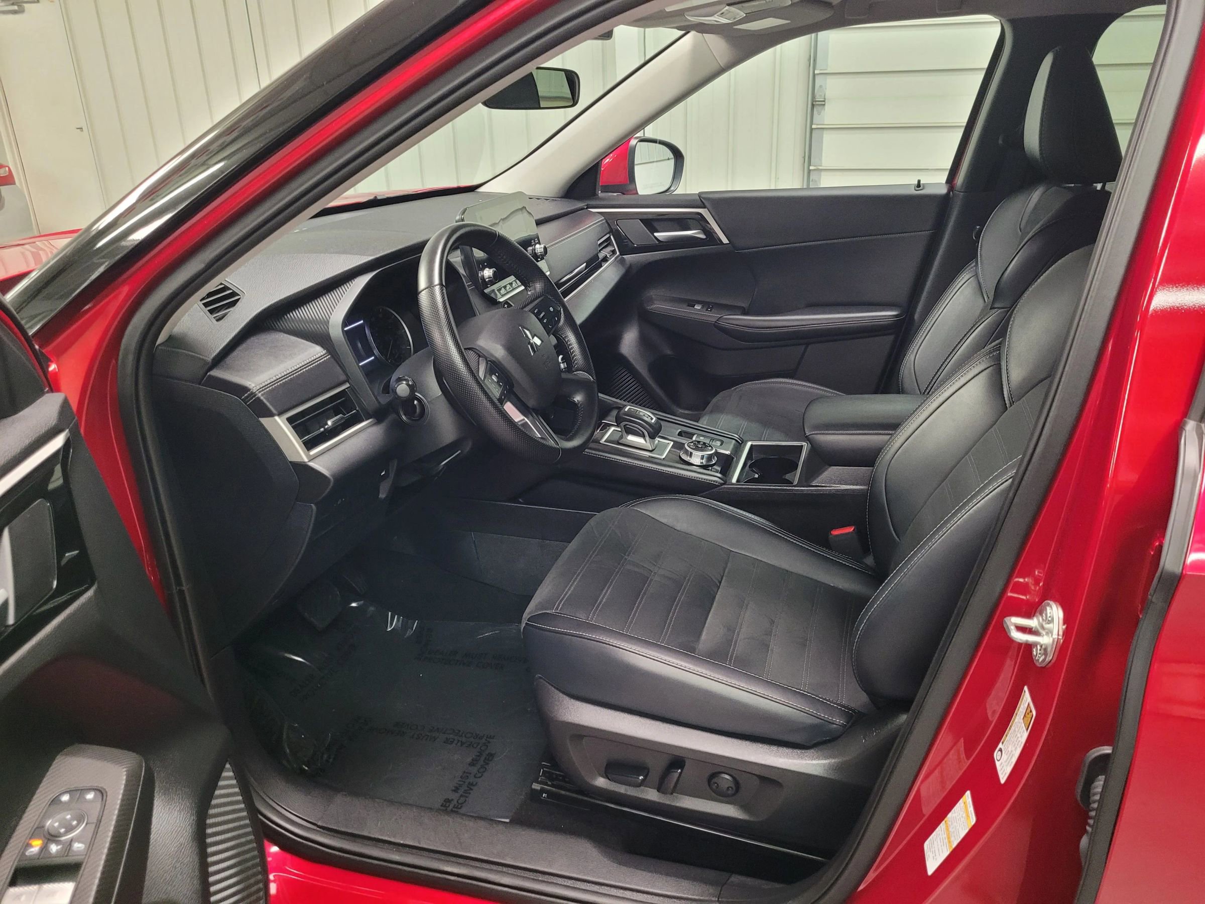 Used 2024 Mitsubishi Outlander SE Black Edition image 14