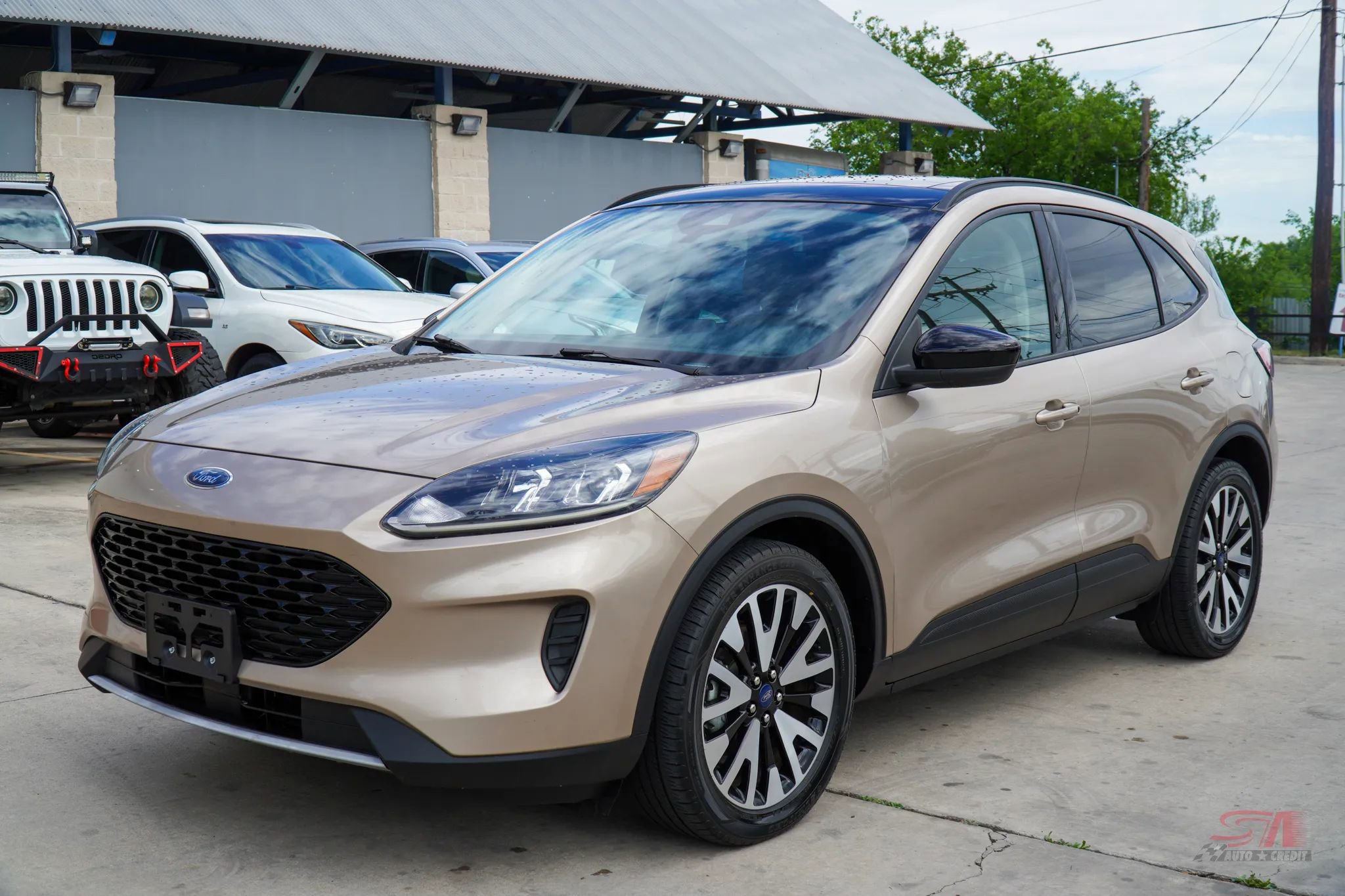 Used 2020 Ford Escape SE Sport image 3