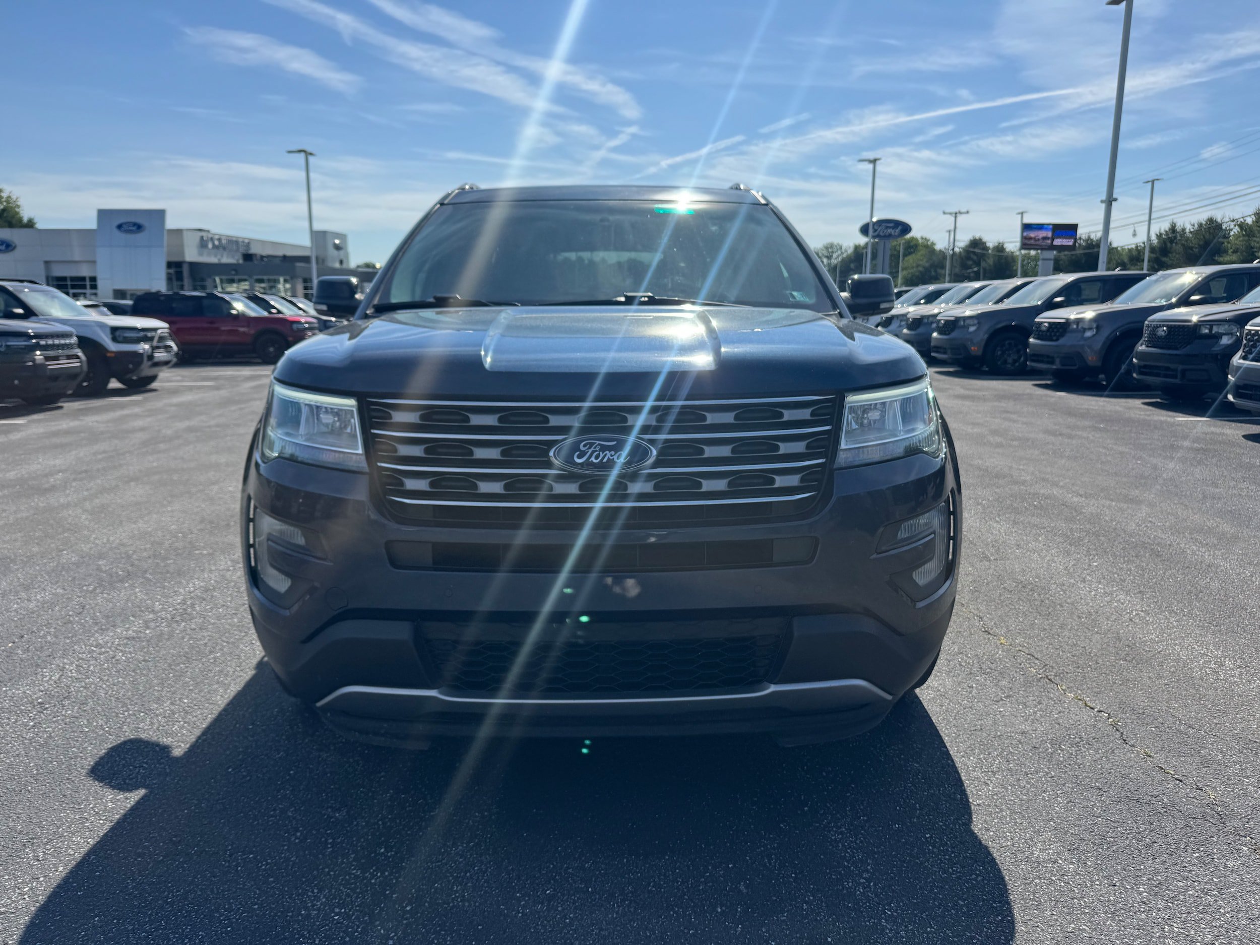 Used 2017 Ford Explorer XLT w/ Equipment Group 202A AWD/4WD image 8