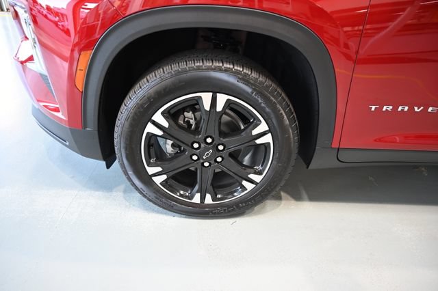 New 2027 Chevrolet Traverse LT w/ Sun and Wheel Package FWD image 31