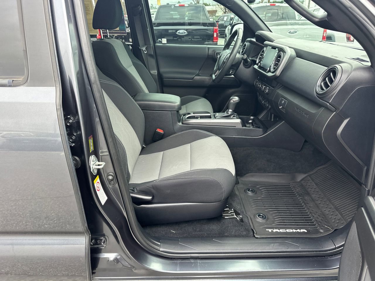 Used 2020 Toyota Tacoma TRD Off-Road image 13