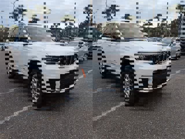 Used 2023 Jeep Grand Cherokee L Laredo image 2