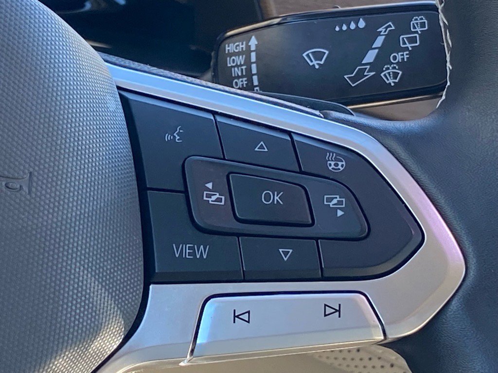 Certified 2025 Volkswagen Atlas SE image 7