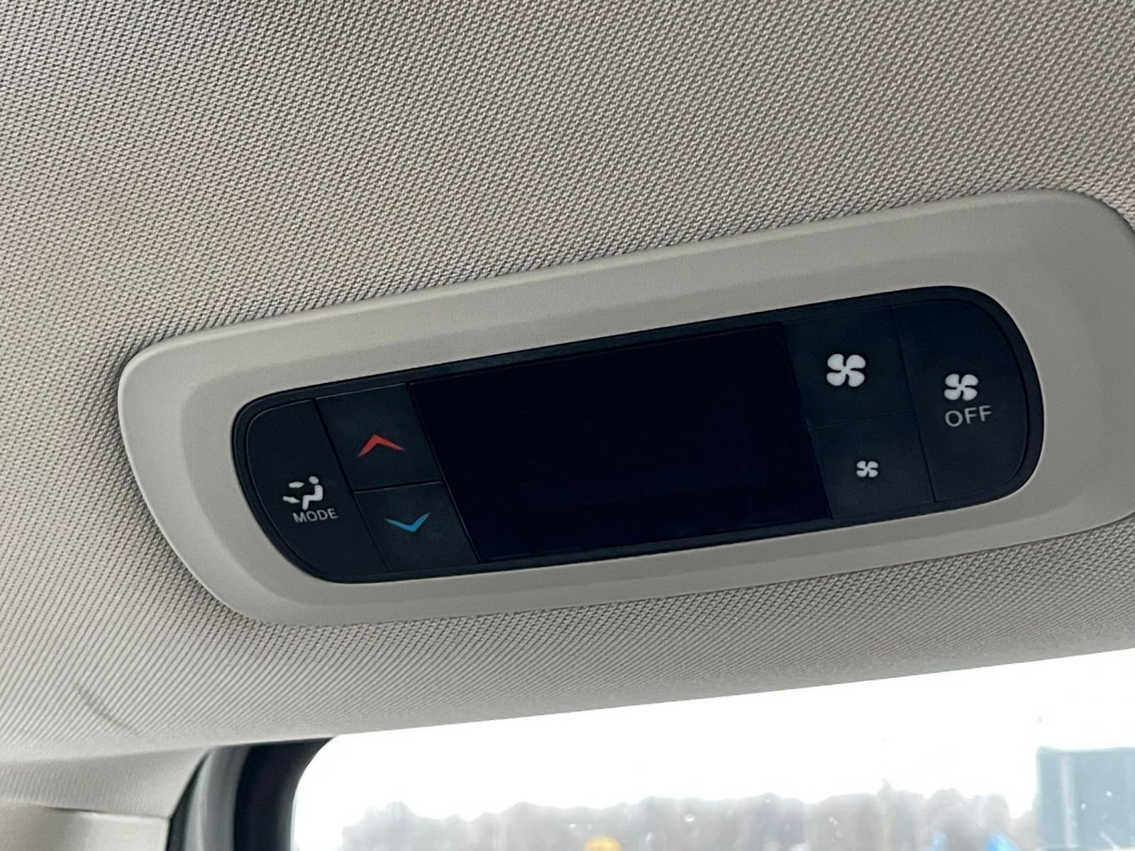 Used 2023 Chrysler Voyager LX image 23