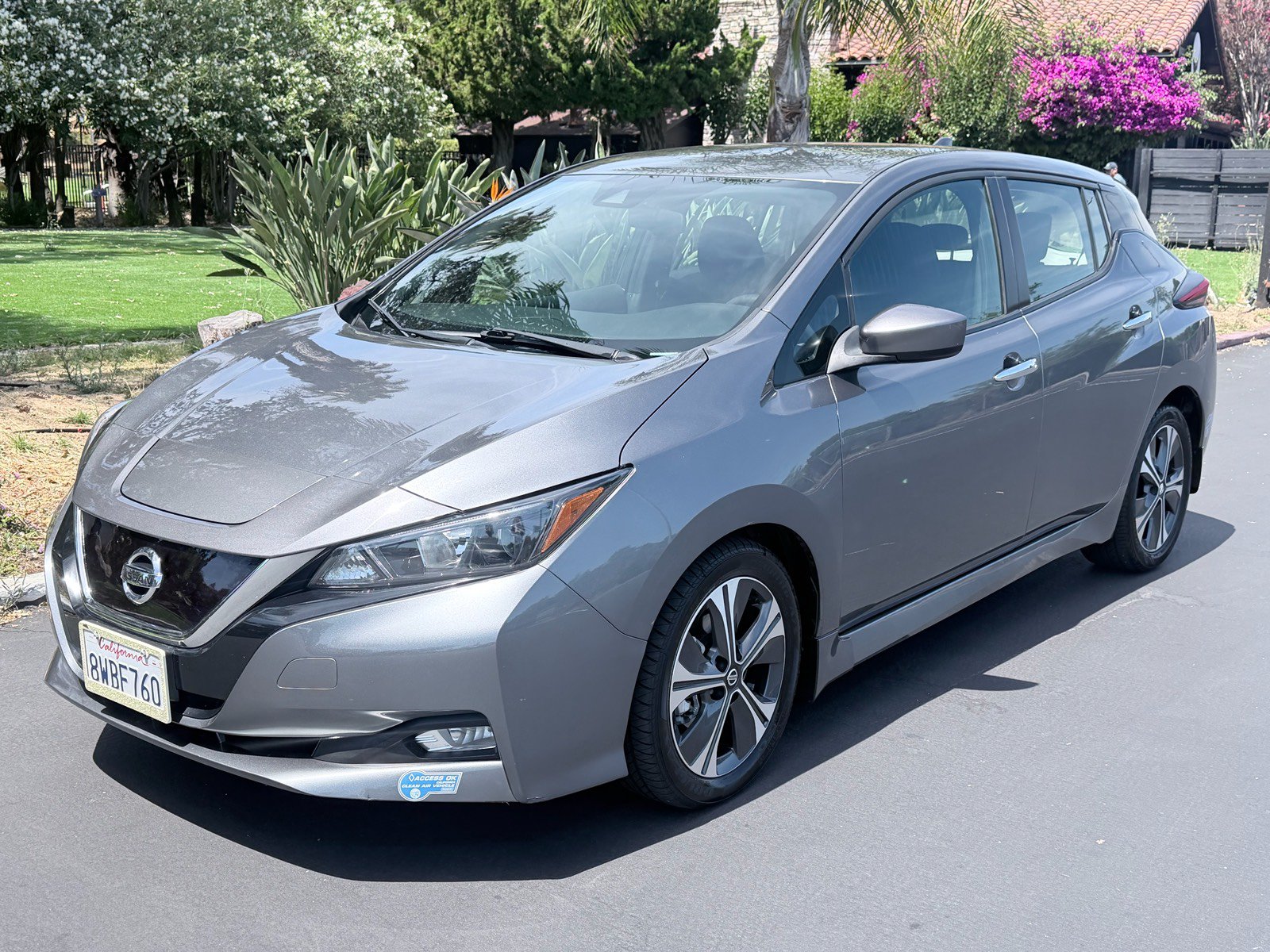 Used 2021 Nissan Leaf SV FWD image 1