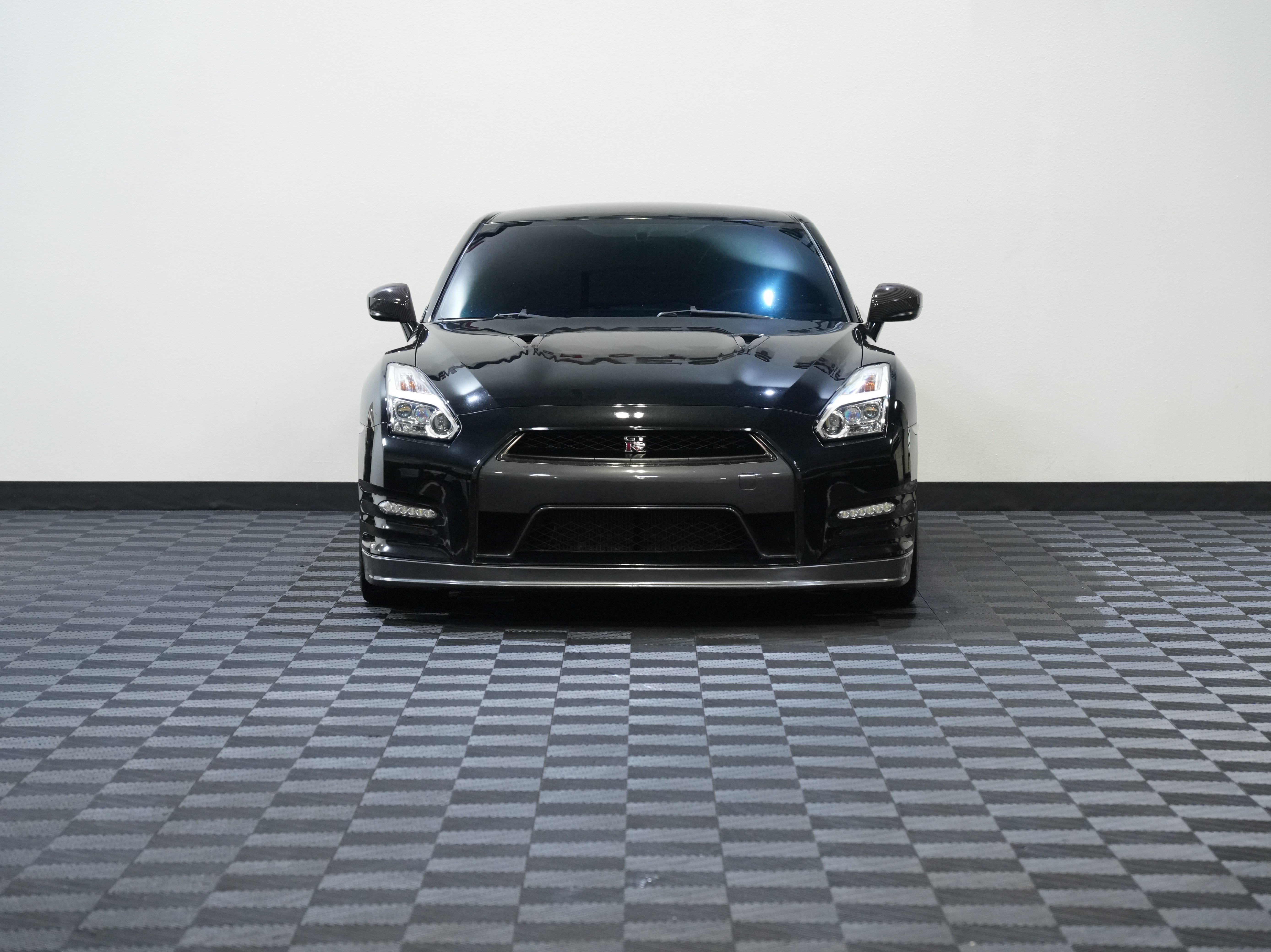 Used 2015 Nissan GT-R Black Edition AWD/4WD image 4