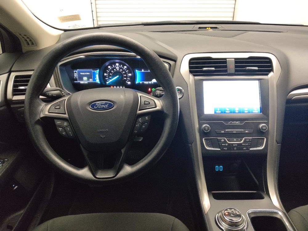 Used 2020 Ford Fusion SE image 22