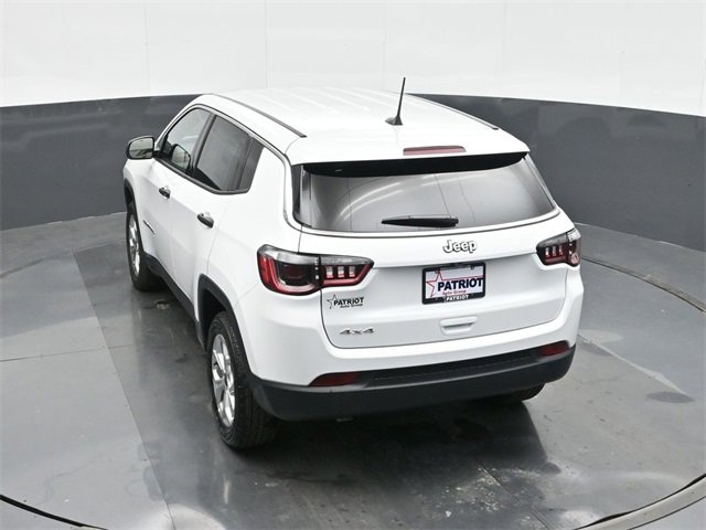 Used 2025 Jeep Compass Sport image 26