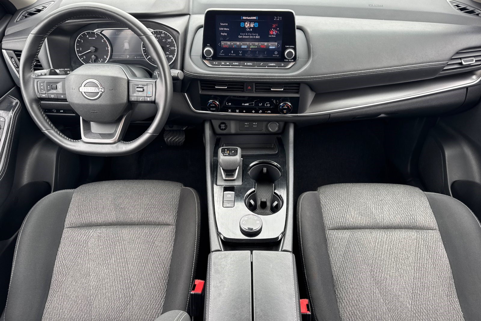 Used 2025 Nissan Rogue SV AWD/4WD image 16