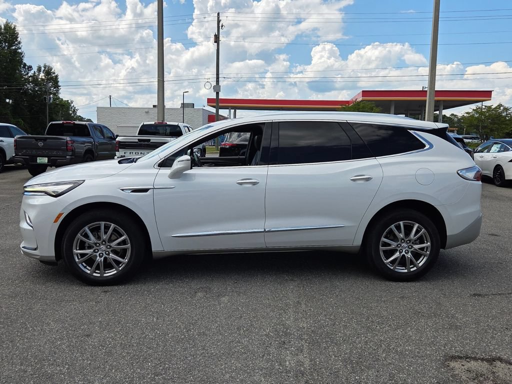 Used 2023 Buick Enclave Essence w/ Experience Buick Package FWD image 2