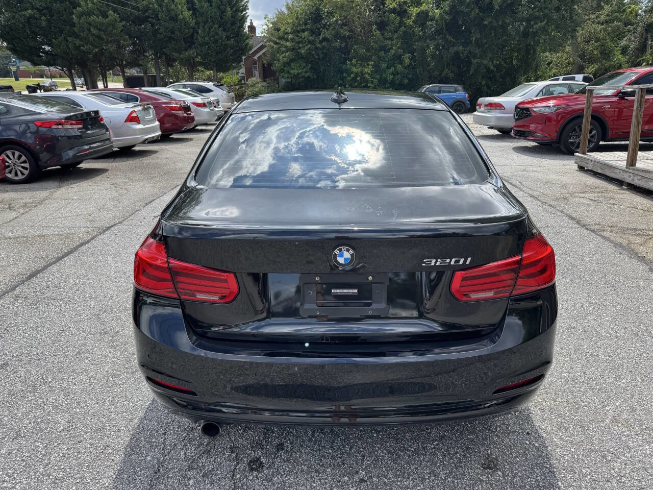 Used 2016 BMW 320i Sedan RWD image 4