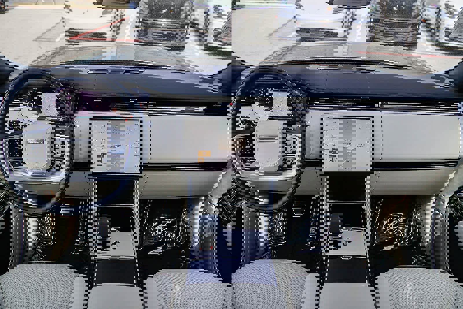 New 2026 Land Rover Range Rover SE image 12