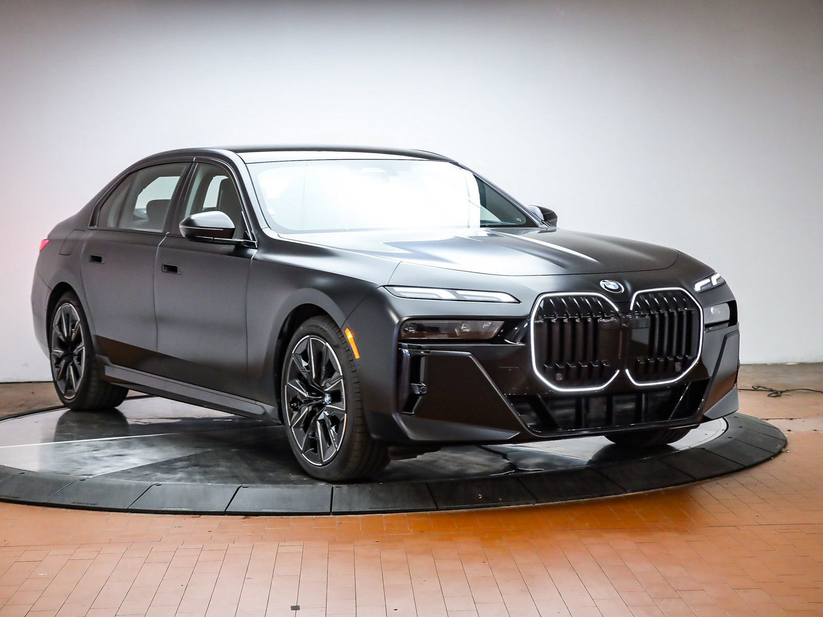 Used 2026 BMW 740i w/ Premium Package RWD image 6