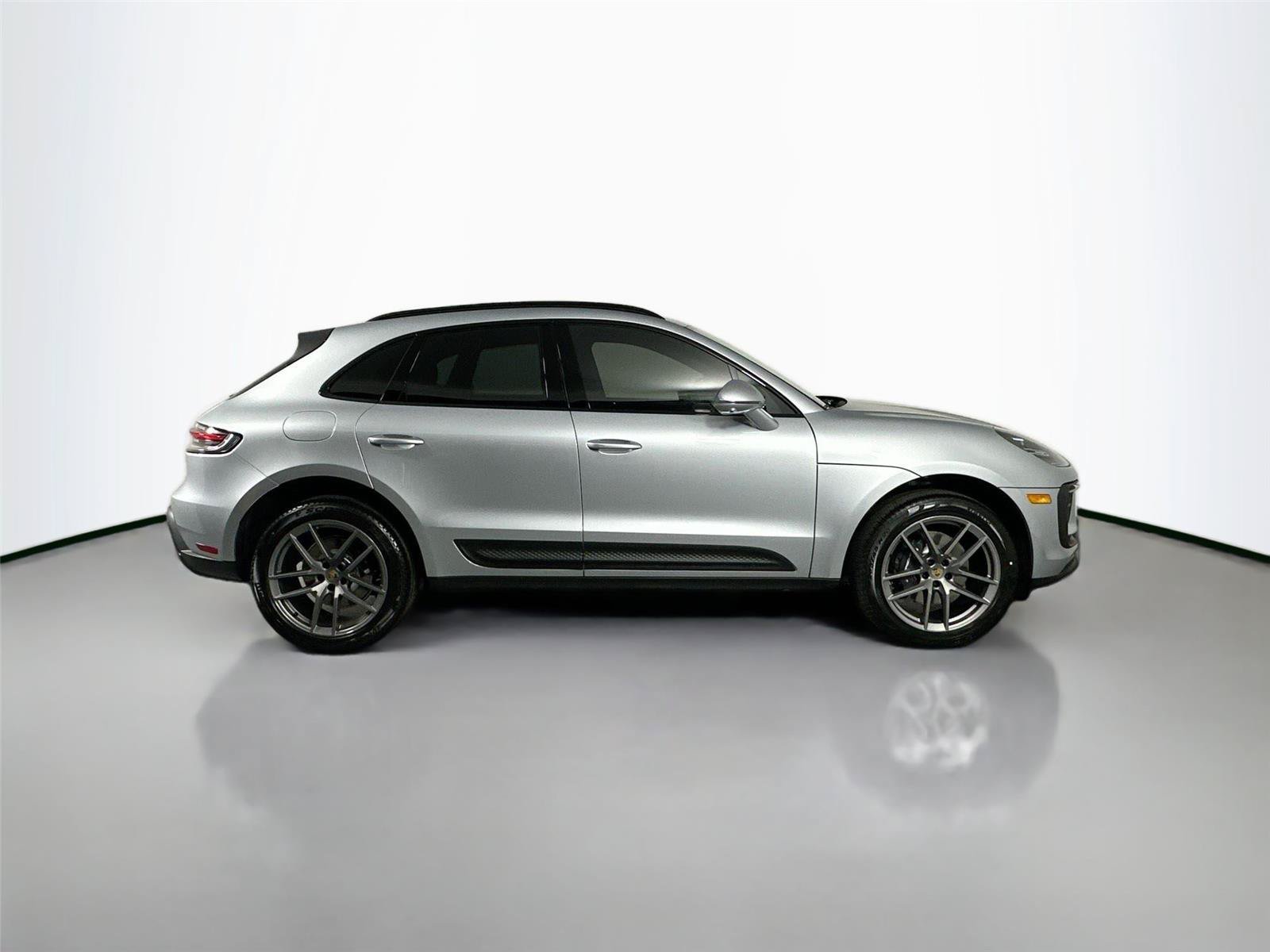 Certified 2026 Porsche Macan Turbo AWD/4WD image 8