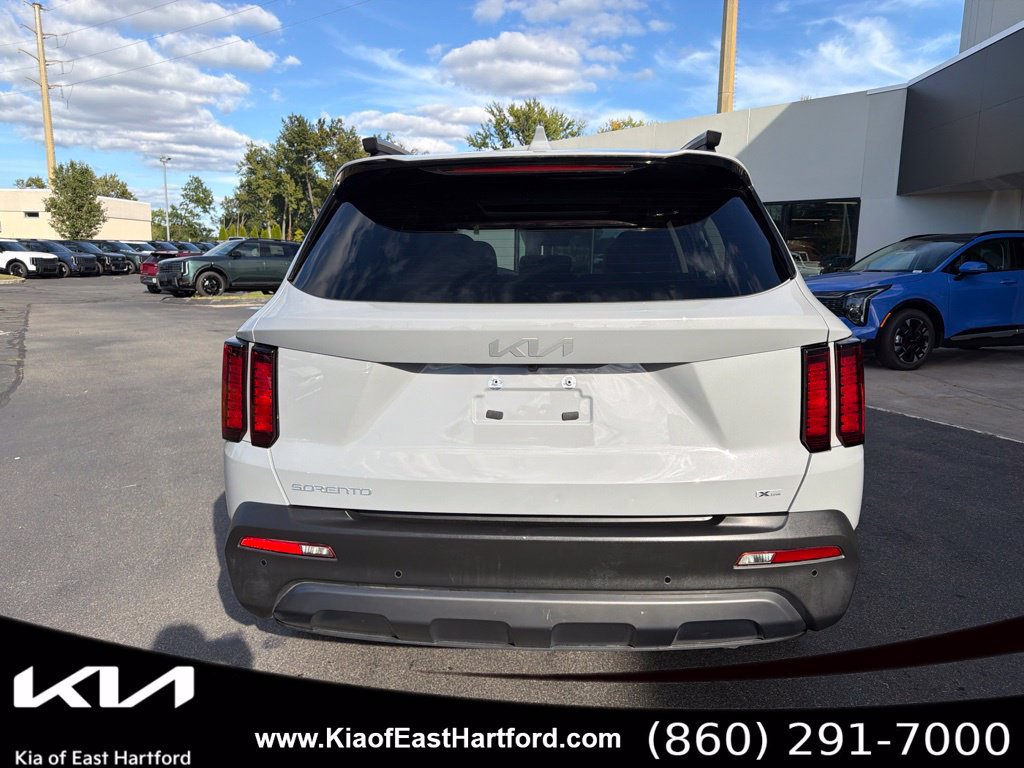 Certified 2023 Kia Sorento S w/ Panoramic Sunroof Package AWD/4WD image 9