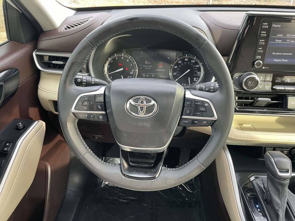 Used 2021 Toyota Highlander XLE image 25