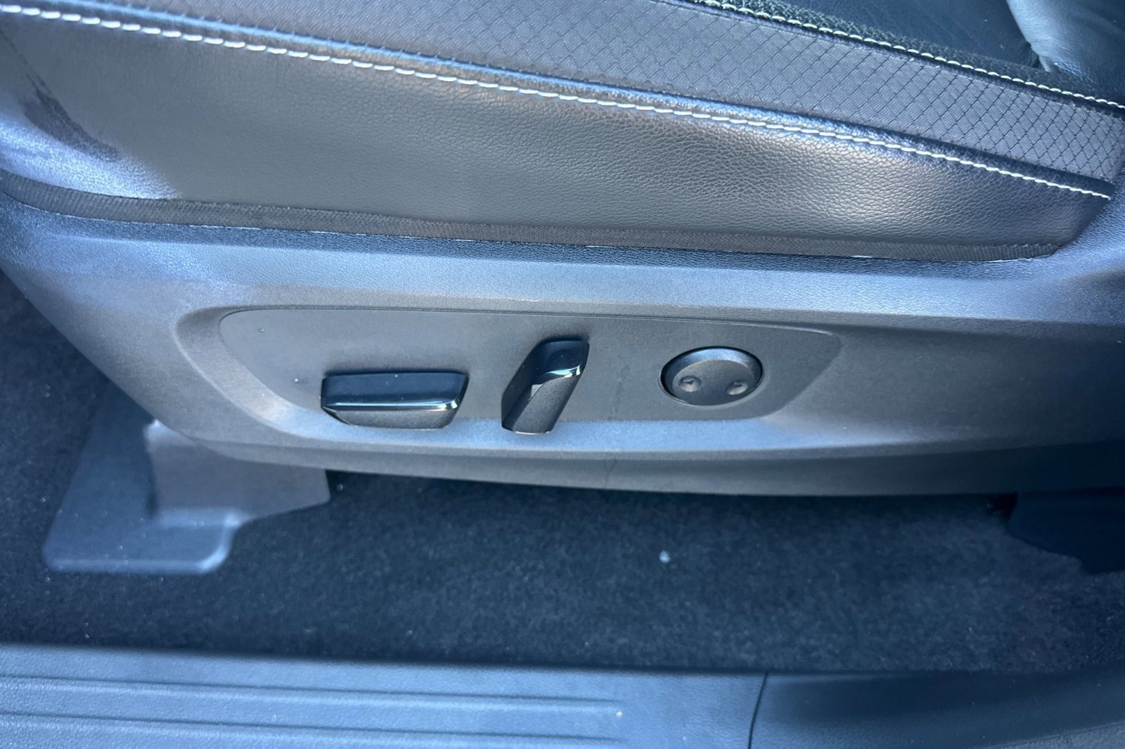 Used 2024 Nissan Pathfinder SL image 14