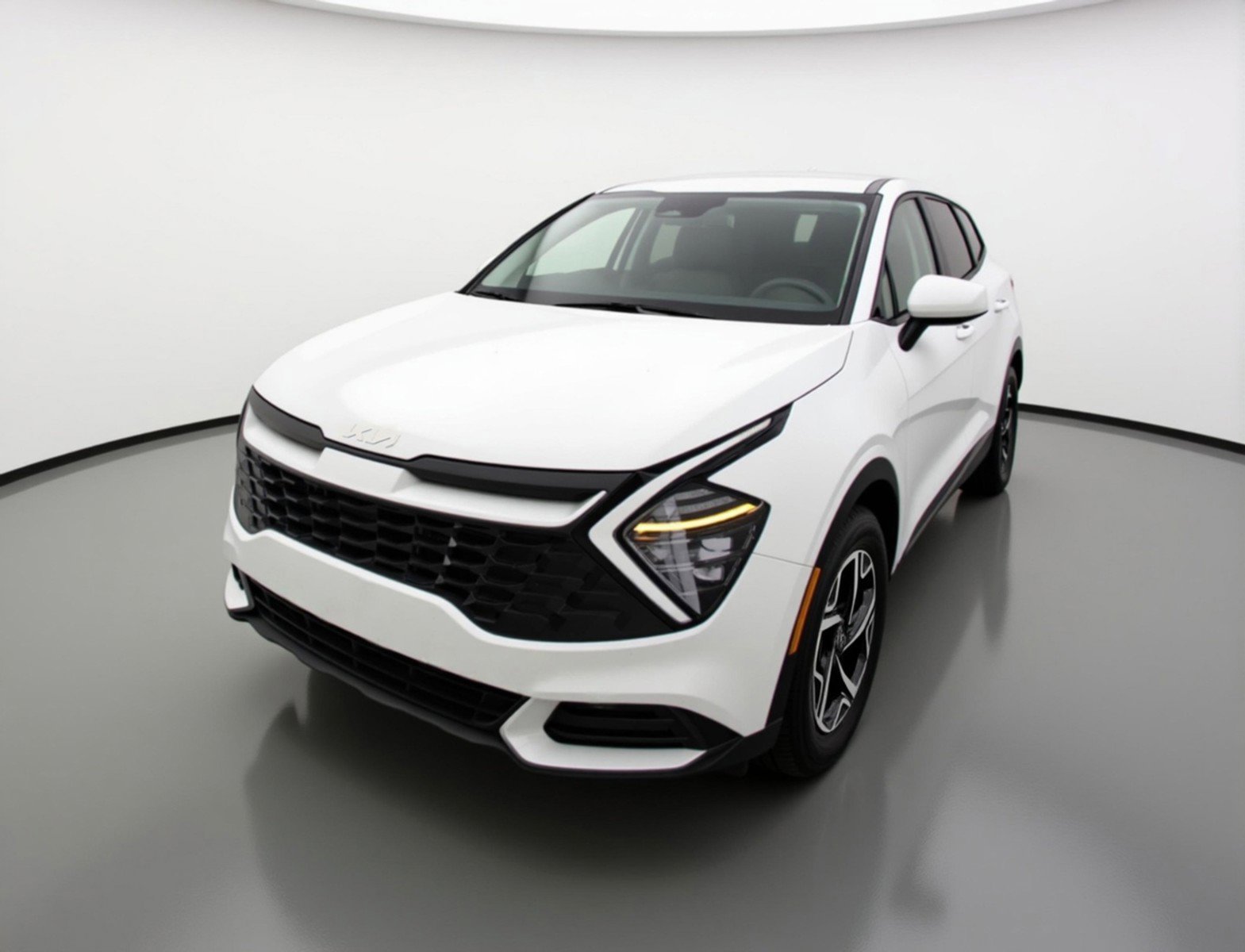 Used 2025 Kia Sportage LX image 3