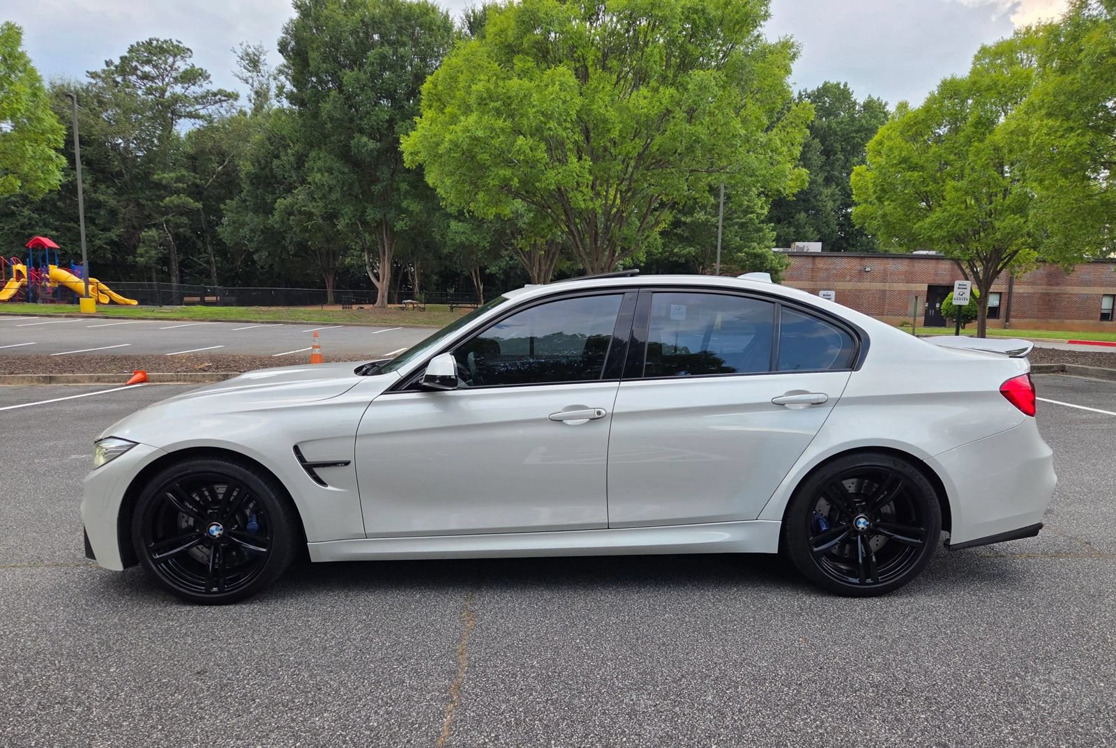 Used 2016 BMW M3 RWD image 3