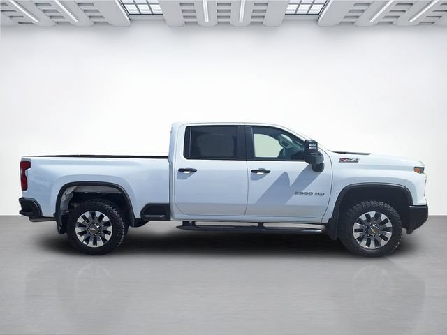 Used 2025 Chevrolet Silverado 2500 Custom w/ Custom Value Package AWD/4WD image 3