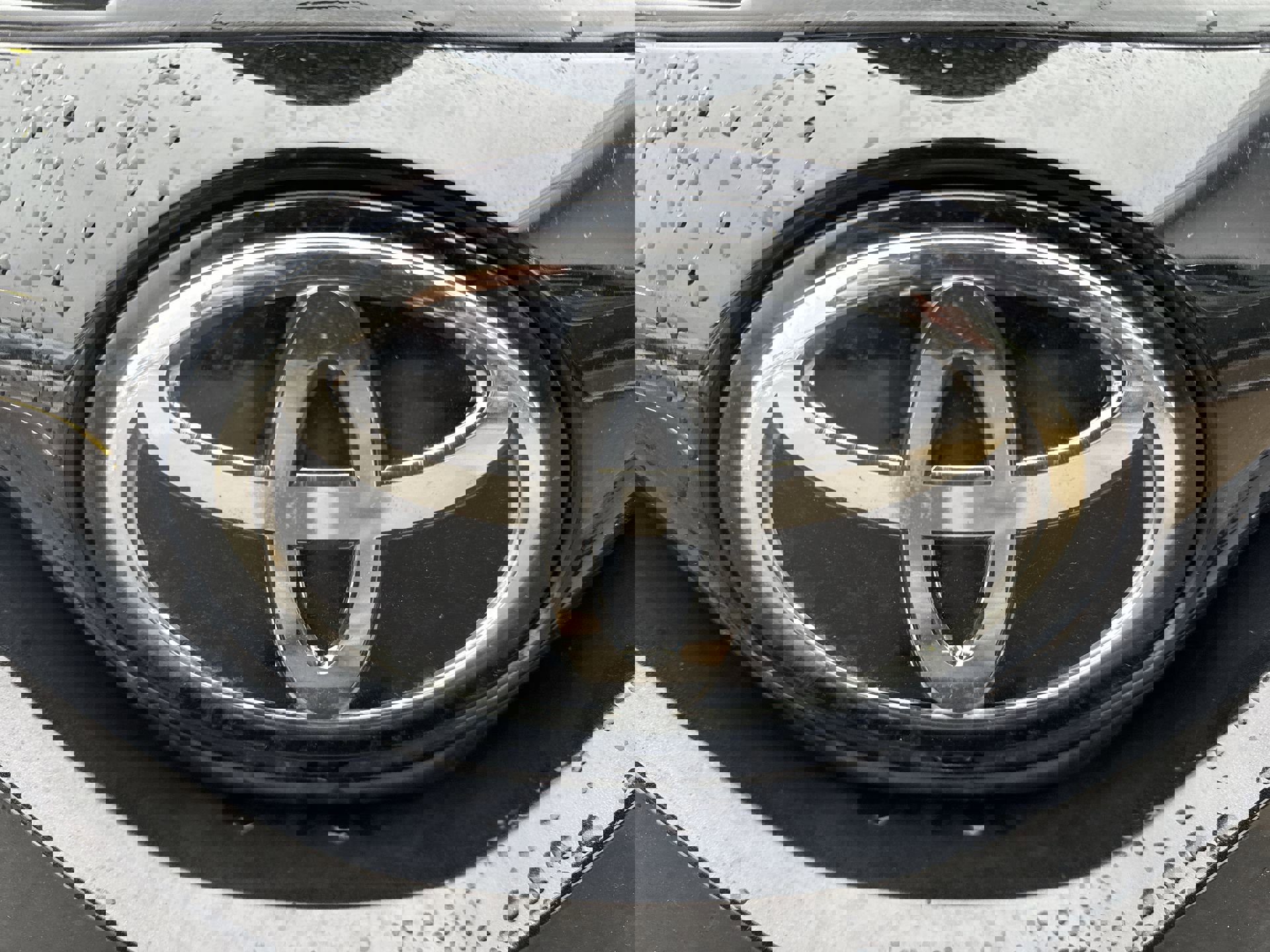 Used 2020 Toyota C-HR Limited image 30